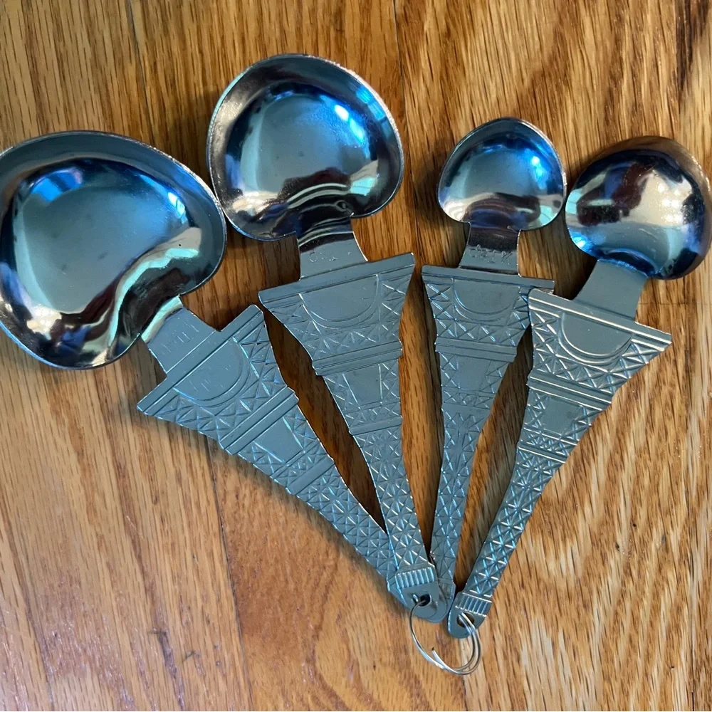 Oggi set of measuring cups & Paris measuring spoons